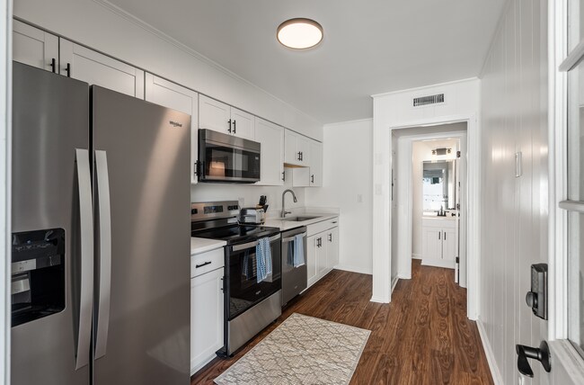 Building Photo - 8 Grove St