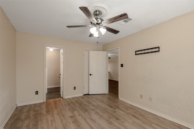 Building Photo - 1401 Ave O