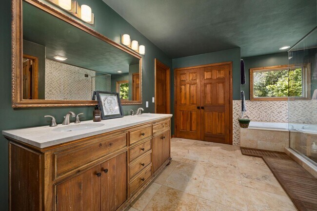 Building Photo - House in Washington IL, 4 bedrooms / 3.5 baths and 3 car attached garage