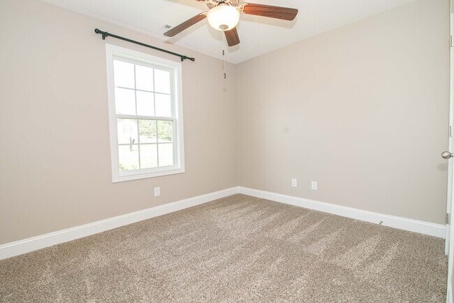 Building Photo - 209 Azalea Dr