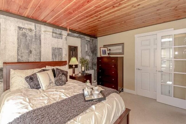 Building Photo - Beautiful Downtown Condo in Tacoma