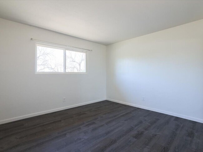 Building Photo - ? Stunning Mountain-View Home with Private Pool & All Utilities Included!!