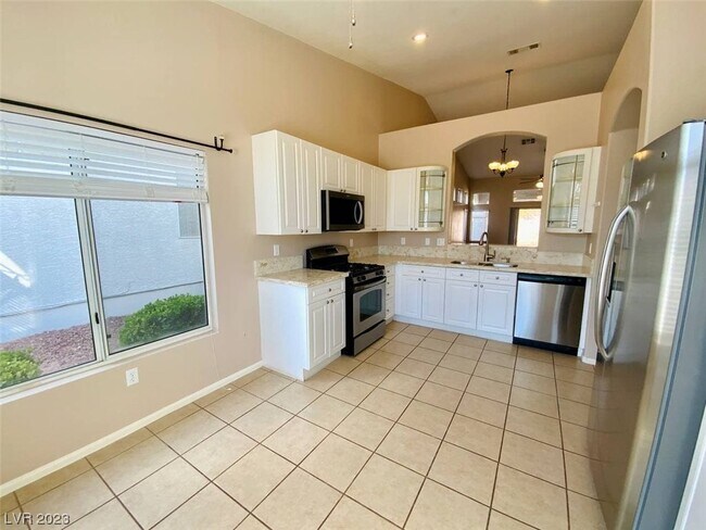 Building Photo - 9726 Coffee Ave