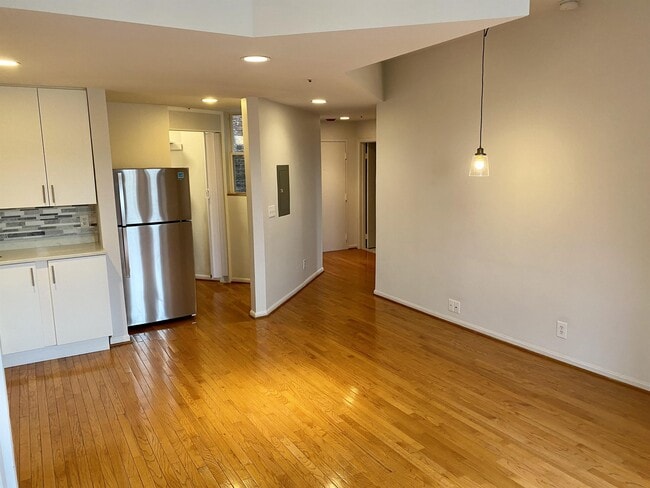 Building Photo - 1415 Chapin St NW