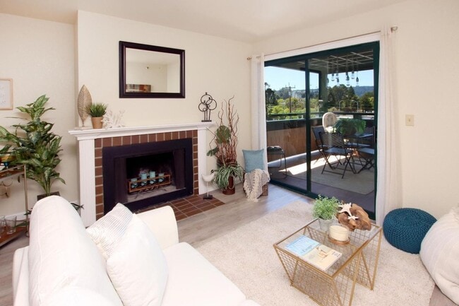 Building Photo - Prime Central Location / Available NOW!!!