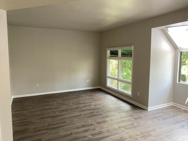 Building Photo - 3 Shelter Cove Ln