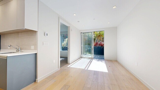 Building Photo - 606 Capp St