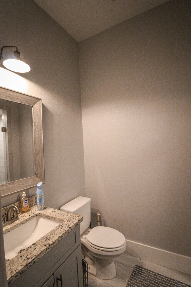 Building Photo - 283 Lakeland Dr