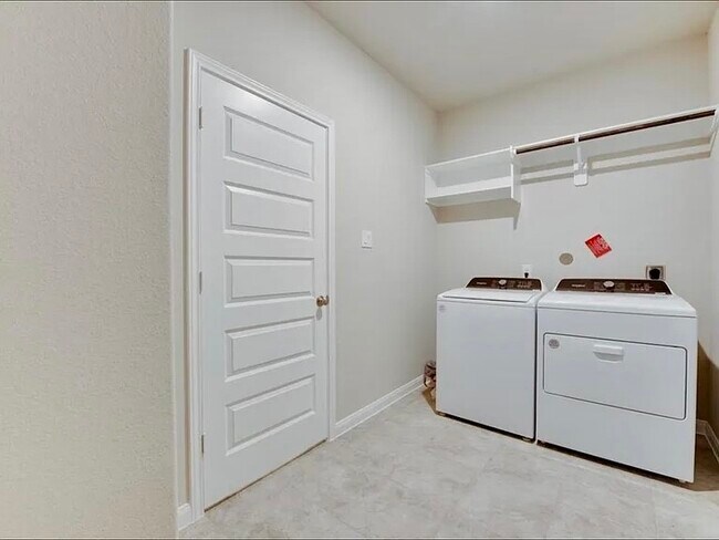 Building Photo - 2418 Humble Wy