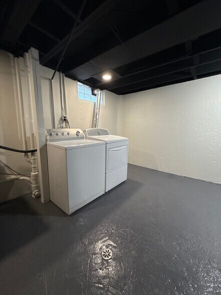 Building Photo - 125 S Minerva Ave