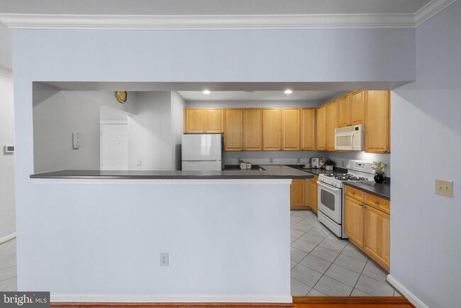 Building Photo - 4950 Brenman Park Dr