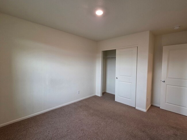 Building Photo - MASSIVE 5 Bedroom Home In Bennett!