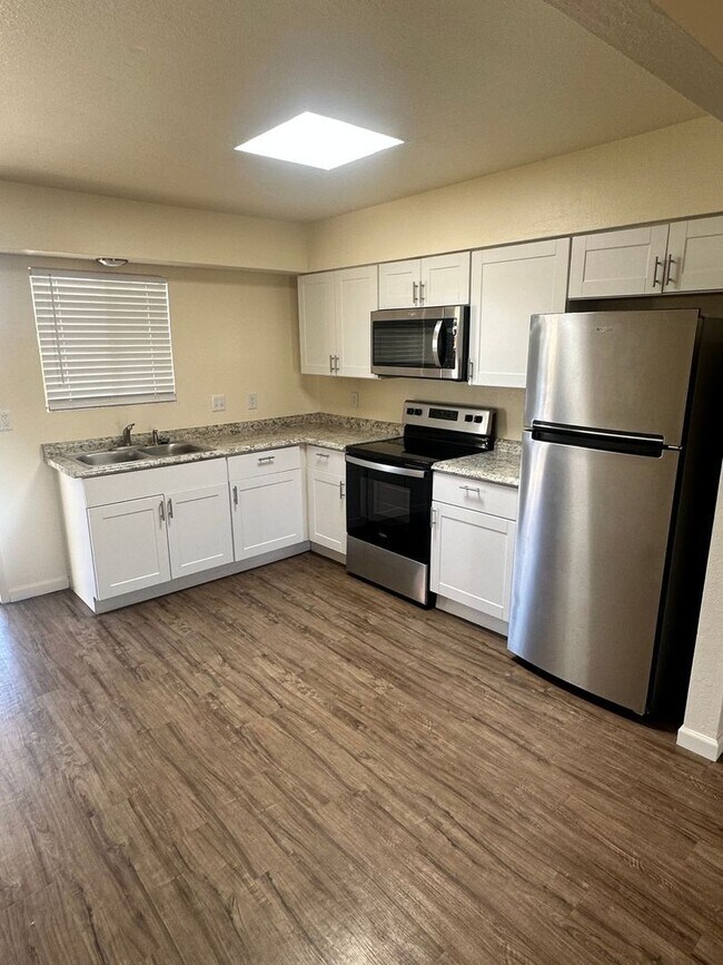 Building Photo - 349 E Calle Arizona