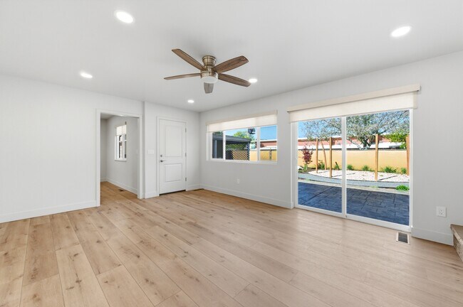 Building Photo - 1153 Buccaneer Dr