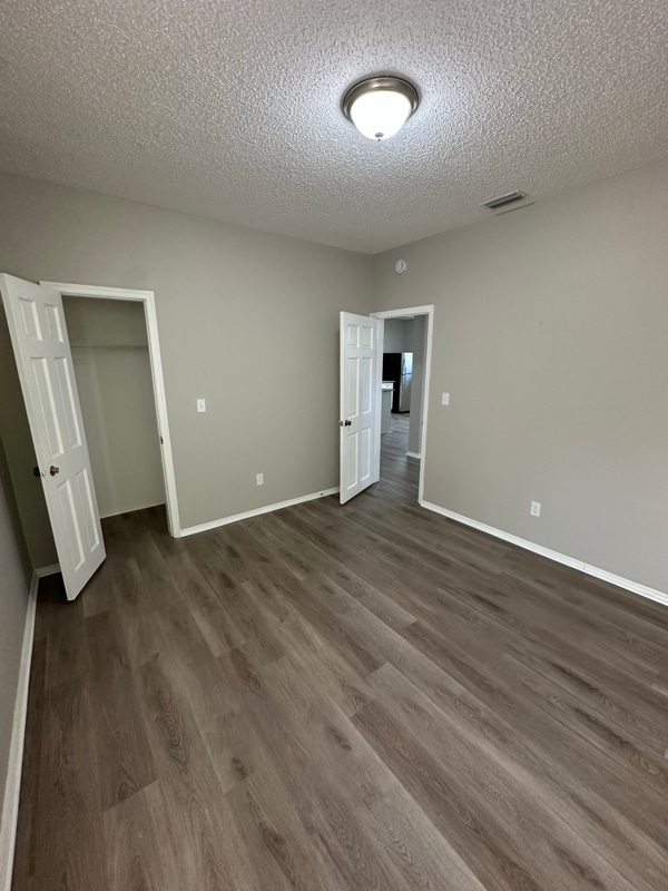 Building Photo - 2208 W Woodlawn Ave