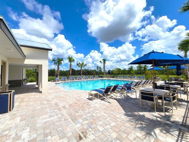 Building Photo - 241 Bogey Dr