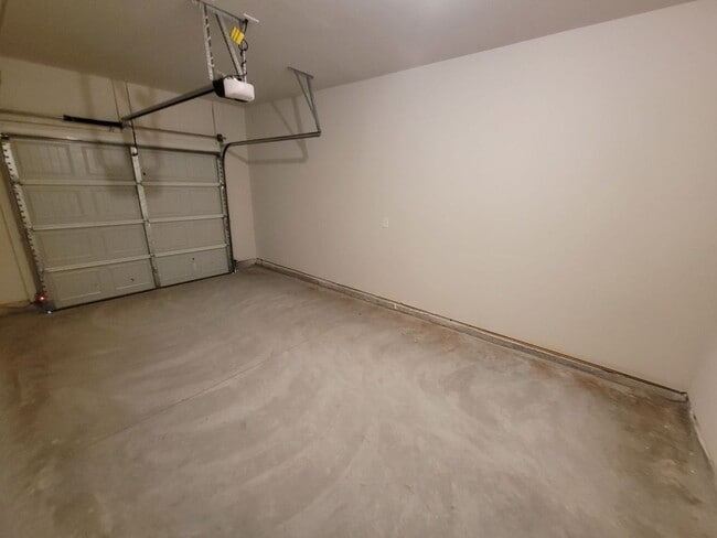 Building Photo - 3 Bed, 2 Bath Townhome Available in Berea