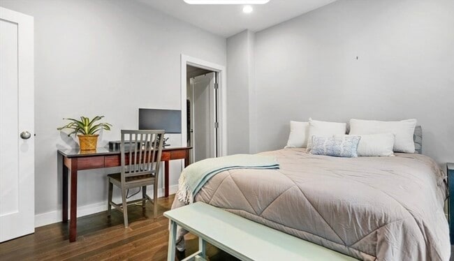 Building Photo - 309 E St