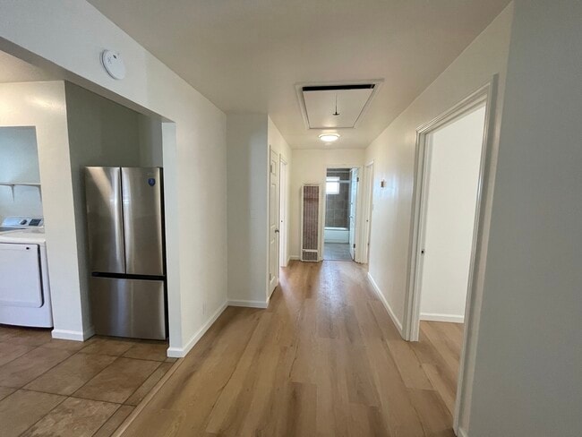 Building Photo - 413 Laurel Ave