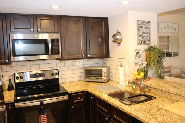 Primary Photo - 1548 SE Royal Green Cir