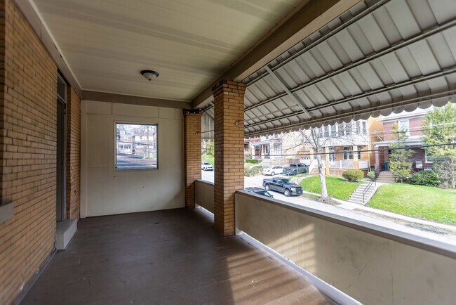 Building Photo - Kam316