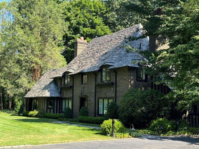 Building Photo - 8 Valley Rd