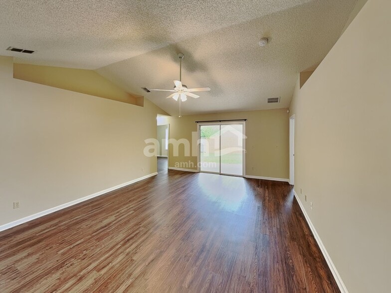 Building Photo - 11062 Gullwing Ct