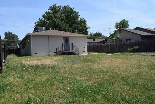 Building Photo - 5030 Grove St