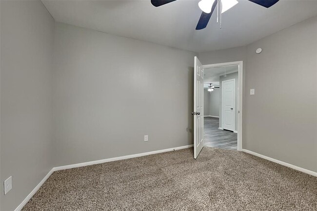 Building Photo - 719 Fernglade Dr