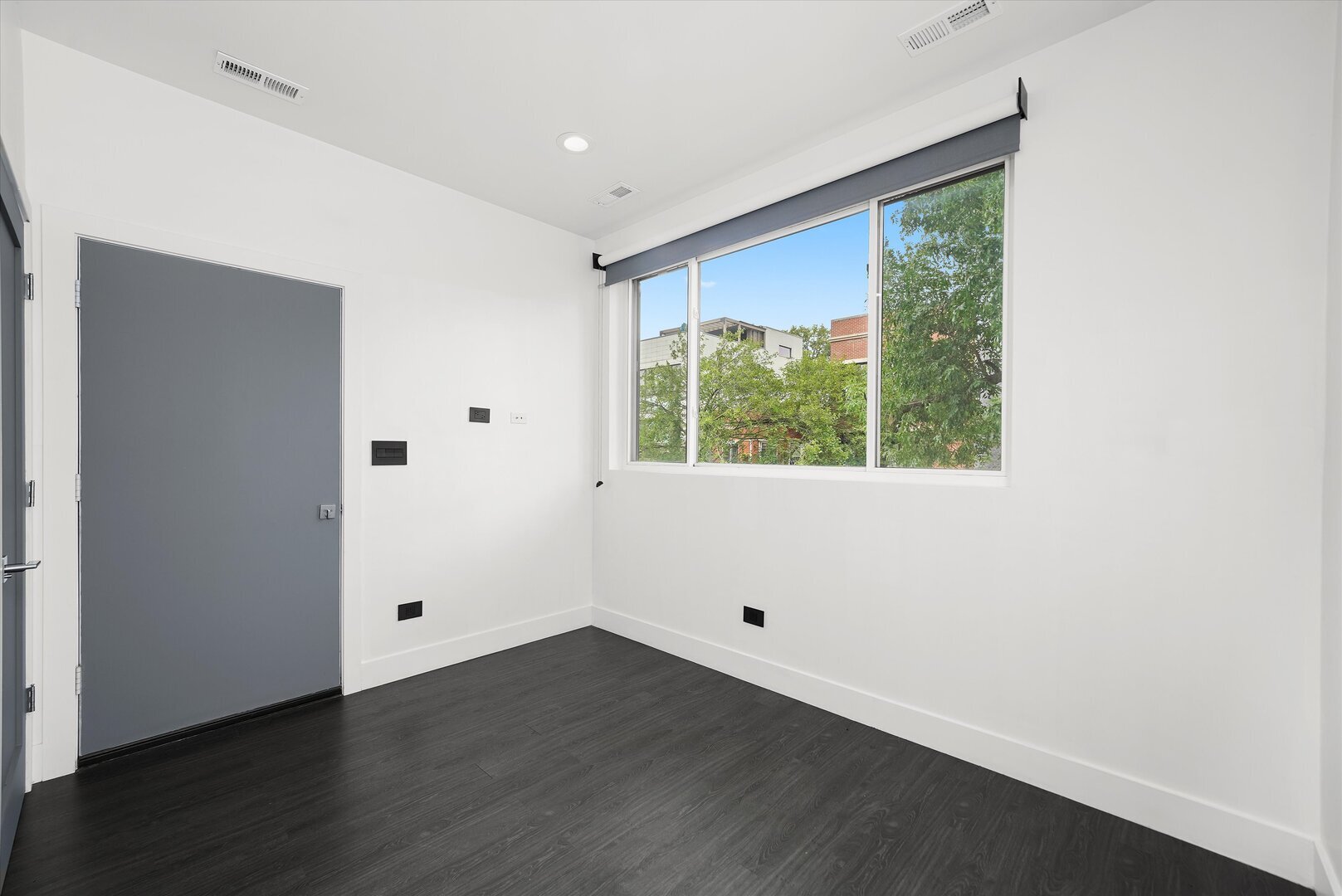 Building Photo - 2915 W Lyndale St