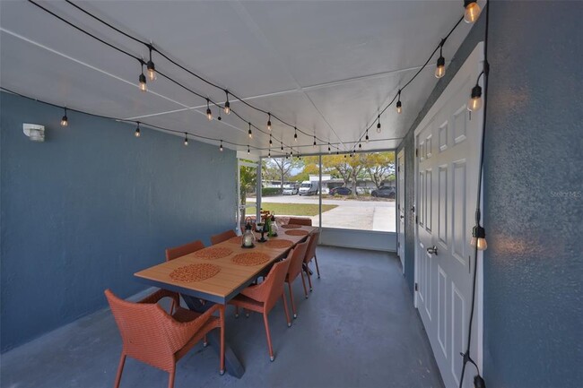 Building Photo - 6318 21st Ave N