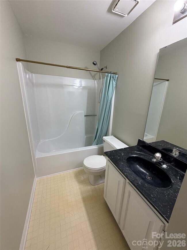 Building Photo - 900 Gretna Green Dr