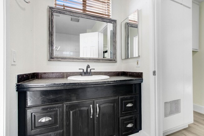 Building Photo - Single Story 3/2 Move-In Ready Rancho Cuca...