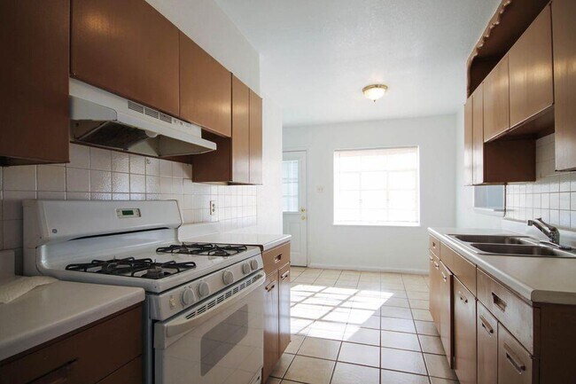 Building Photo - 209 San Saba Rd