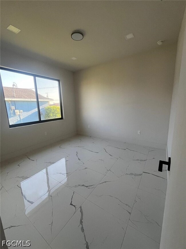 Building Photo - 1832 NW 22nd Pl