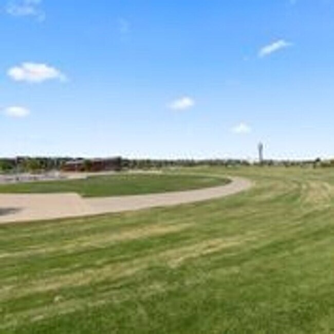 Building Photo - Central Park HOUSE for rent! 2 BLOCKS TO STANLEY MARKETPLACE