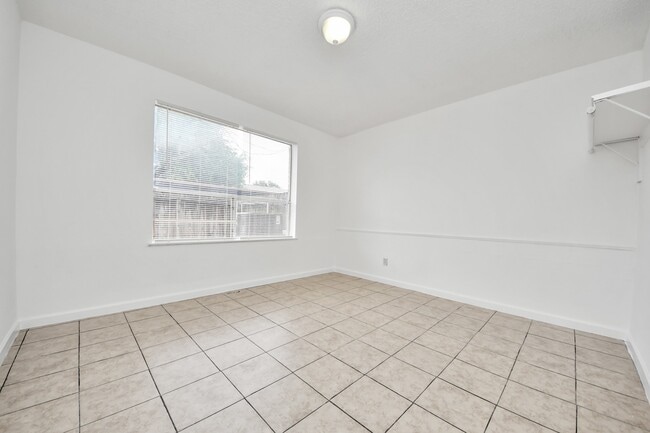 Building Photo - 15534 Weldon Dr