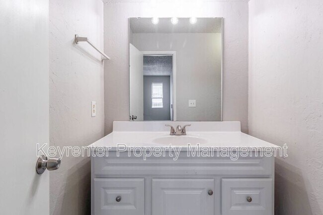 Building Photo - 732 Westridge Ct