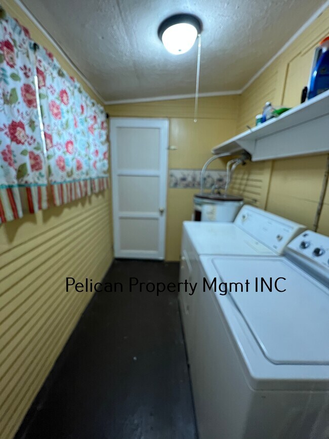 Building Photo - 327 Jefferson St