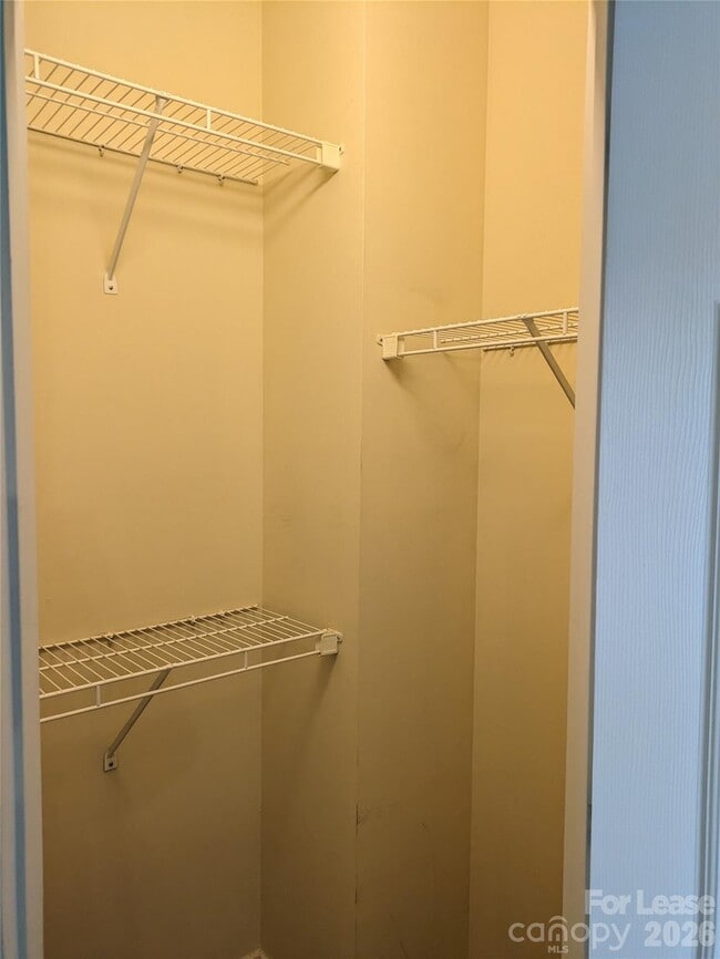 Building Photo - 917 Shearer St