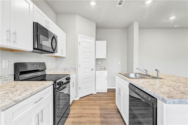 Building Photo - 6814 Memphis