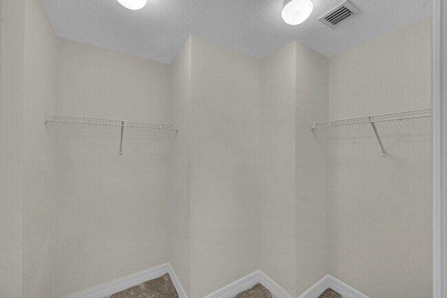 Building Photo - 4995 Cavelletti Rd