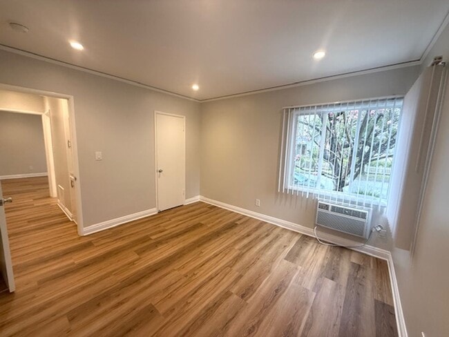 Building Photo - Milan Apartments