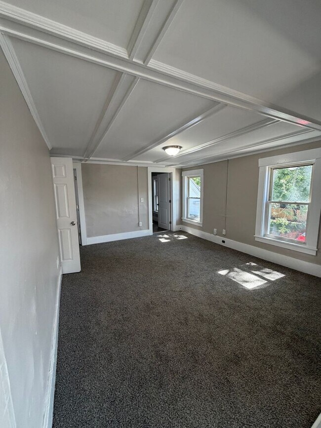 Building Photo - 50 Elkins St