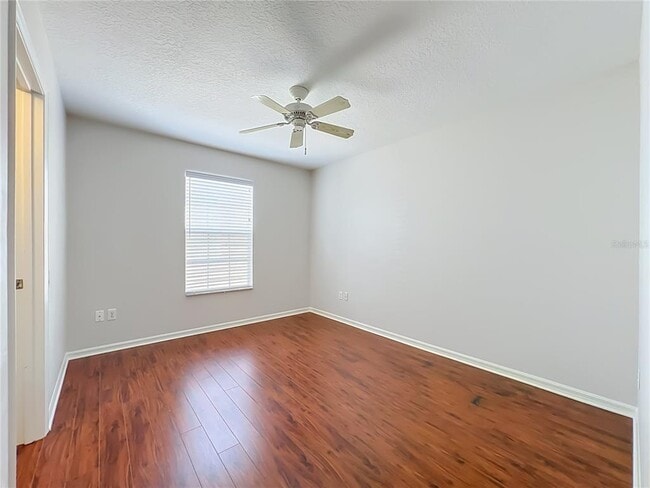 Building Photo - 900 W Charing Cross Cir