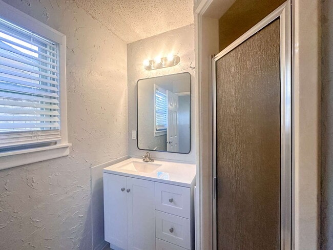 Building Photo - Newly-updated, 3-bedroom near LCU!