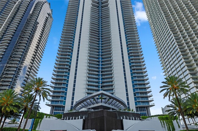 Building Photo - 17001 Collins Ave