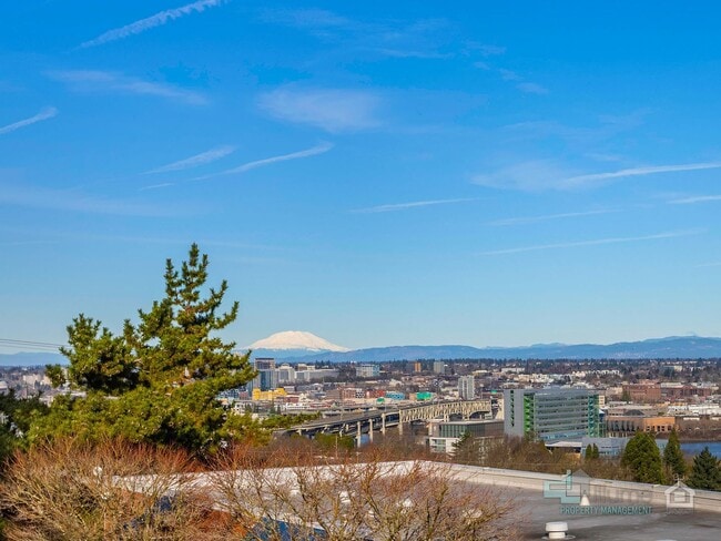 Building Photo - 1-Month Rent Free! Condo Near OHSU with Huge Deck, Stunning Views and Parking