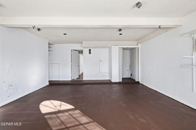 Building Photo - 3272 Urbici Soler Dr