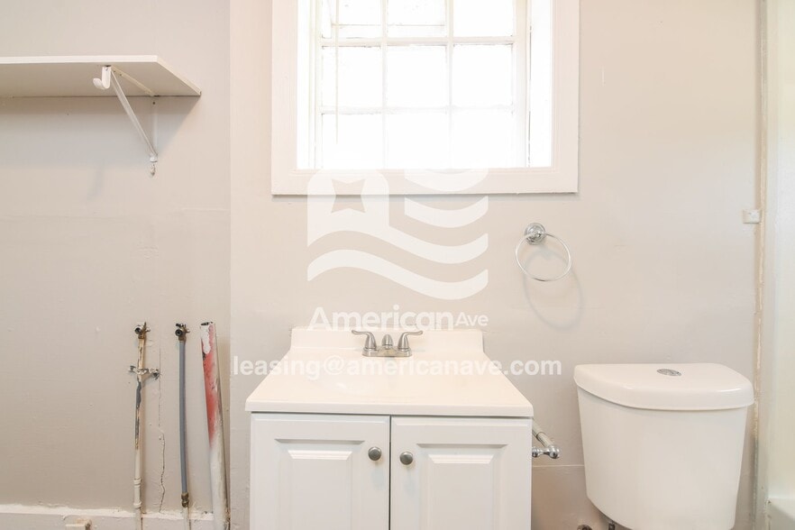 Building Photo - 605 S Lee St